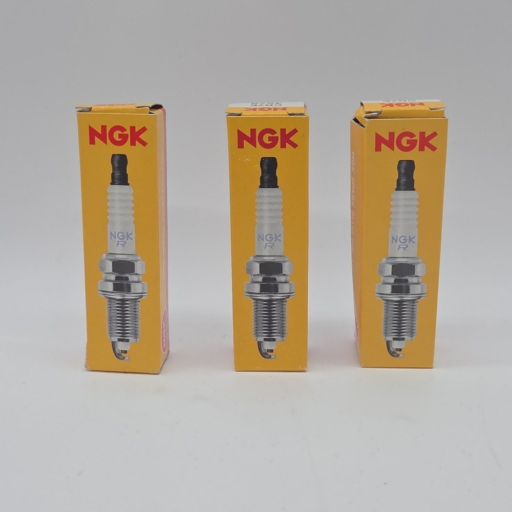 NEW Lot Of 3 NGK Spark Plug CR7E 4578